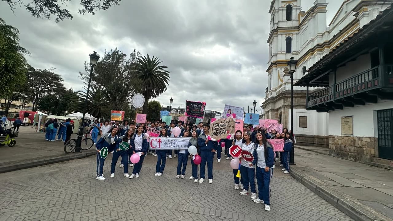 LAS CALLES TAMBIÉN ENSEÑAN